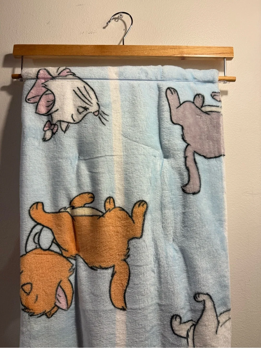 Viral The Aristocats Throw Blanket NWT
